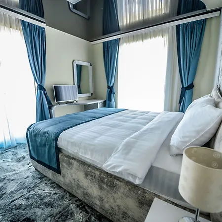 Hotel Garni Hollywoodland Wellness & Aquapark 4*