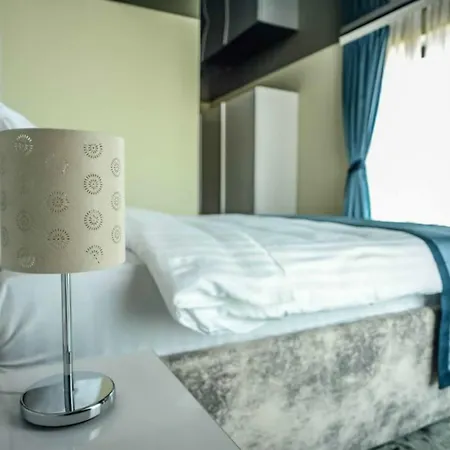 מלון Garni Hollywoodland Wellness & Aquapark