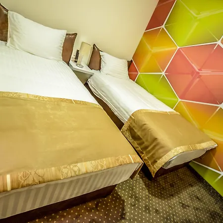 מלון Garni Hollywoodland Wellness & Aquapark בלגרד