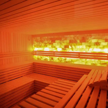 Garni Hollywoodland Wellness & Aquapark מלון