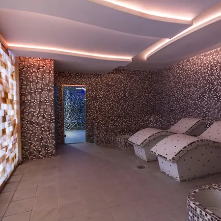 Garni Hollywoodland Wellness & Aquapark מלון