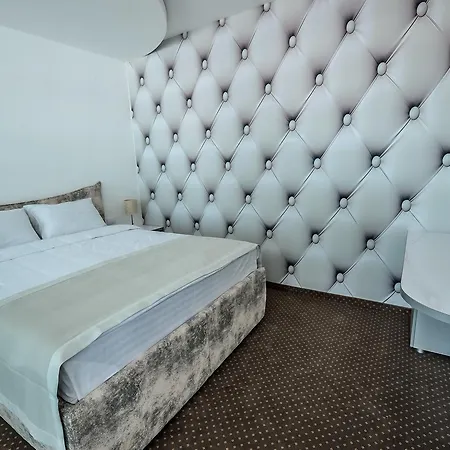 Garni Hollywoodland Wellness & Aquapark Szálloda Belgrád