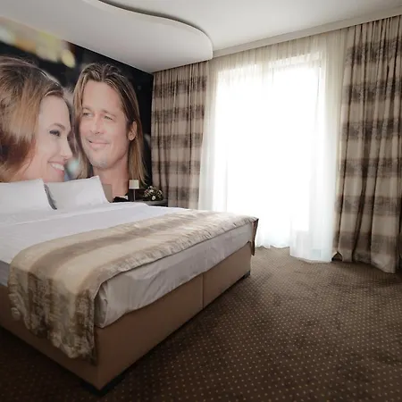 Garni Hollywoodland Wellness & Aquapark Hotel 4*