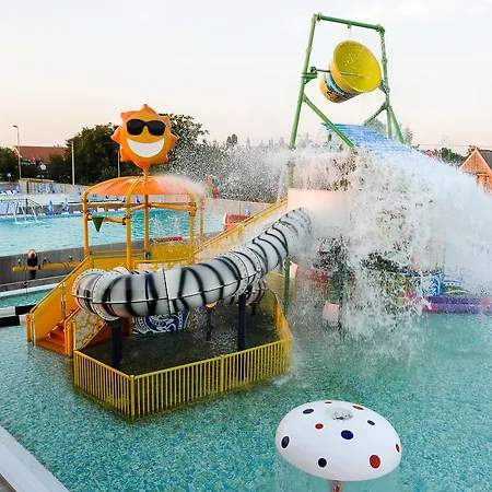 Garni Hollywoodland Wellness & Aquapark Hotel 4*