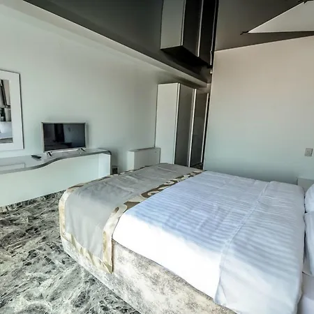 Garni Hollywoodland Wellness & Aquapark 4*