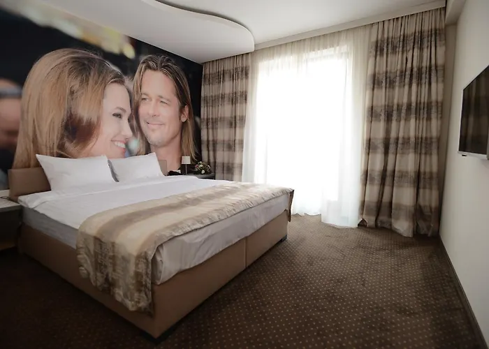 Garni Hollywoodland Wellness & Aquapark Hotel 4*